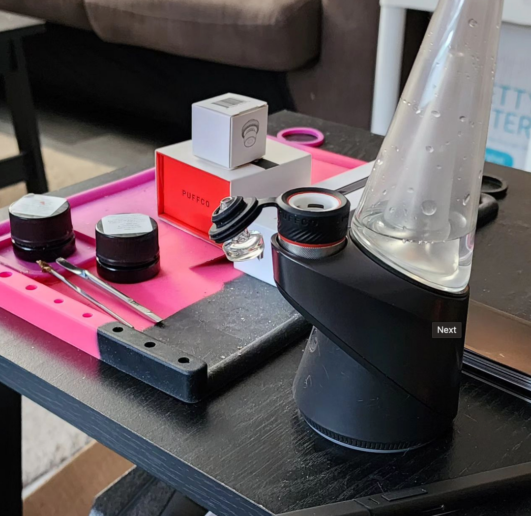 Puffco Peak Pro Blinking Red and White