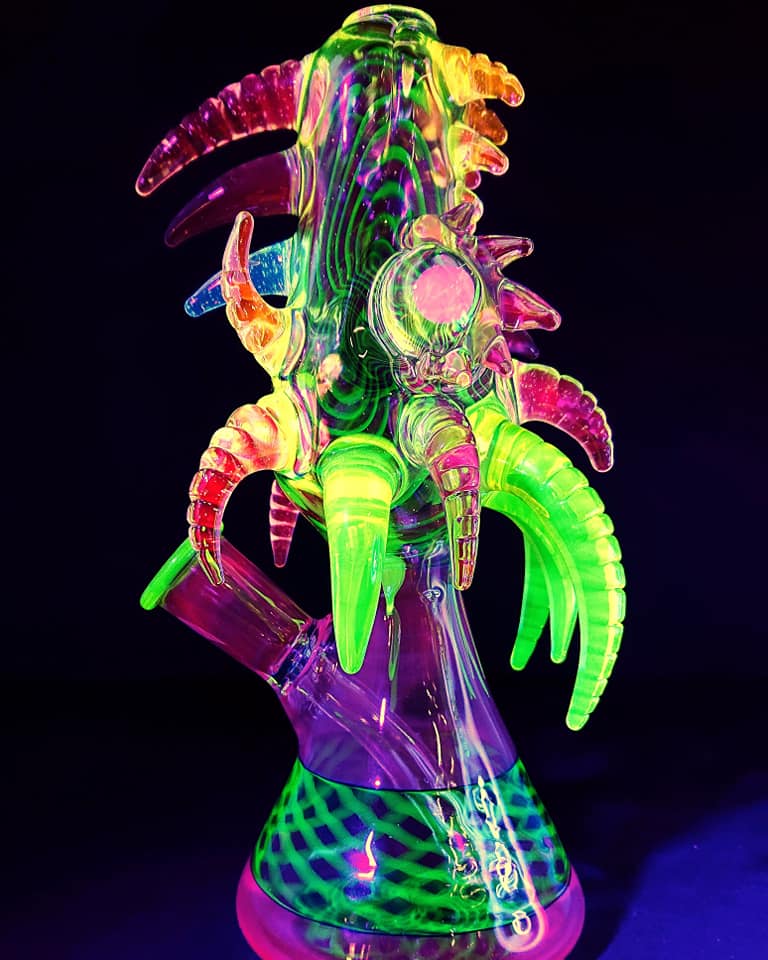 UV Reactive glass dragon color changing under black light
