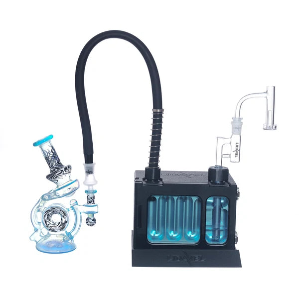 Lidavel The Box connected to a 10mm dab rig using the short hose and glass converter