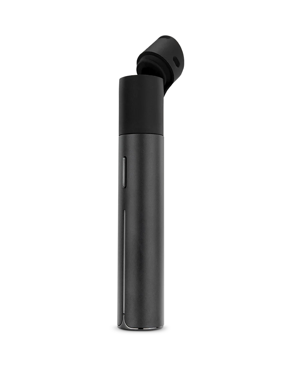 Puffco Pivot Onyx – mouthpiece open showing vapor pathway and precision airflow design.