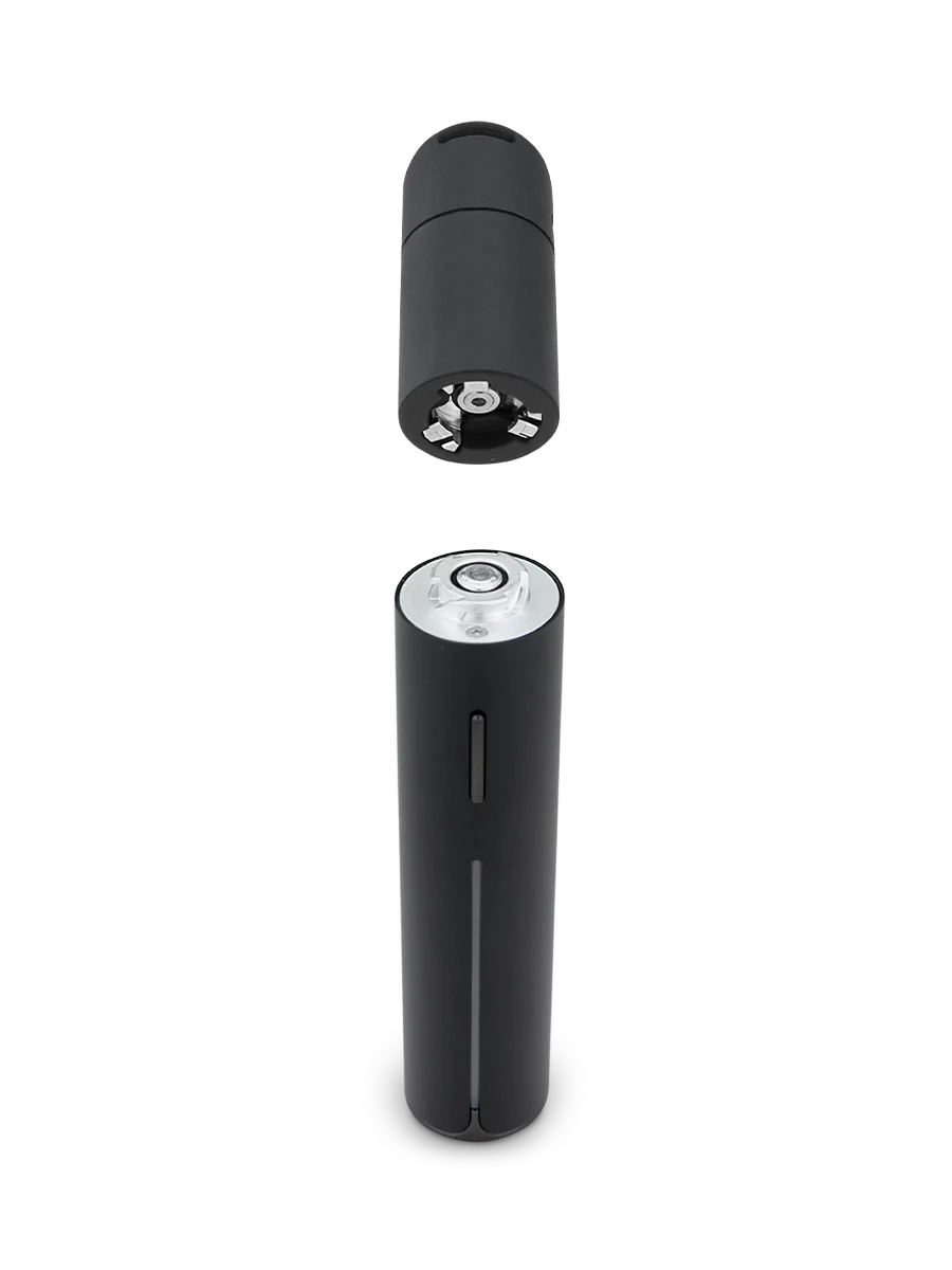 Puffco Pivot Onyx – atomizer and chamber separated from main battery body for easy cleaning.