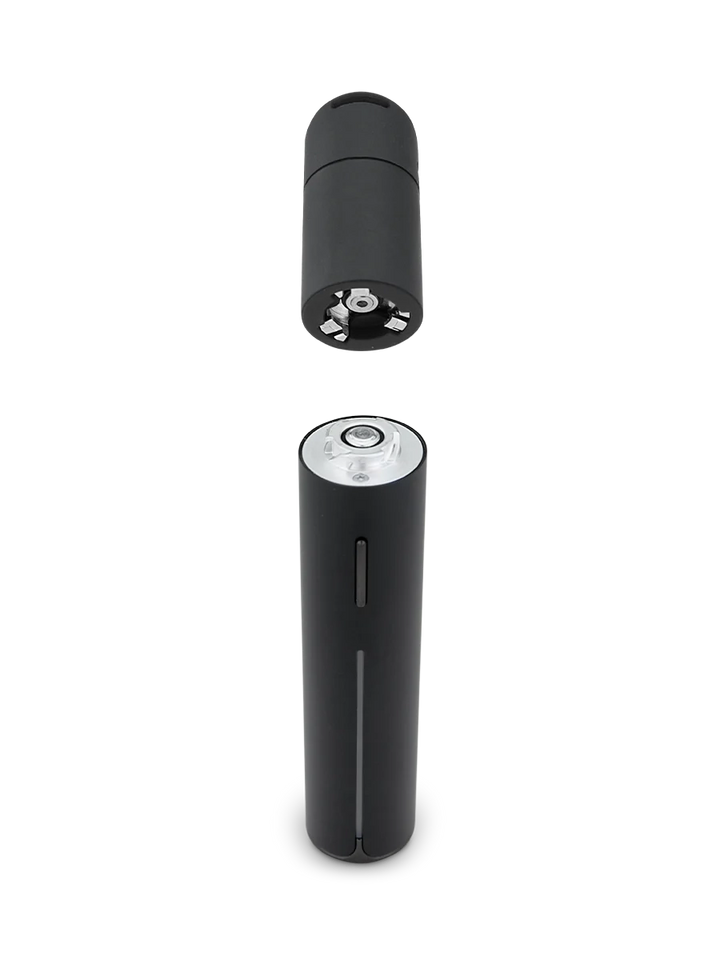 Puffco Pivot Onyx – atomizer and chamber separated from main battery body for easy cleaning.