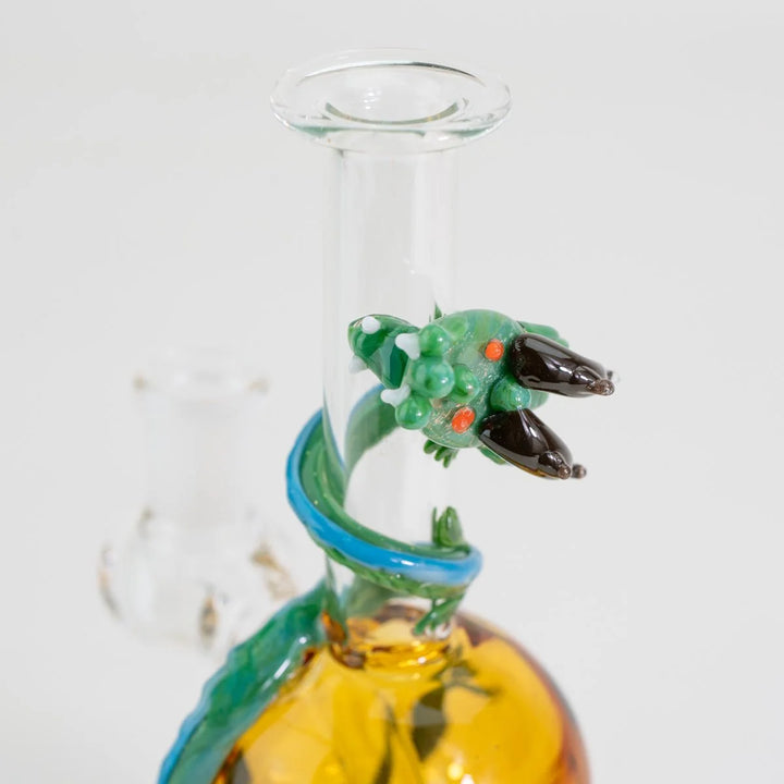 Empire Glassworks Dragon Sphere Mini Rig close-up – green dragon head with dark horns at the top of the clear neck