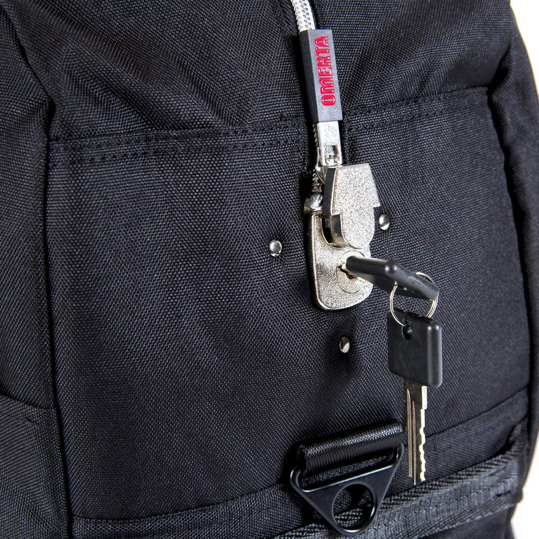 Dime Bags Omerta Associate smell-proof duffle bag, locking zipper and activated carbon lining detail
