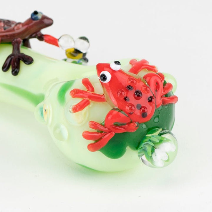 Empire Glassworks Ribbit Small Spoon Pipe, frog detail