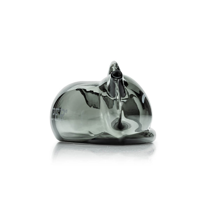 Hemper Alley Cats Hand Pipe – mouthpiece-side view of the raised cat head.