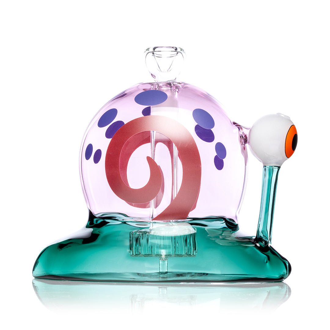 Hemper Snail XL bong from the side with the teal glass body