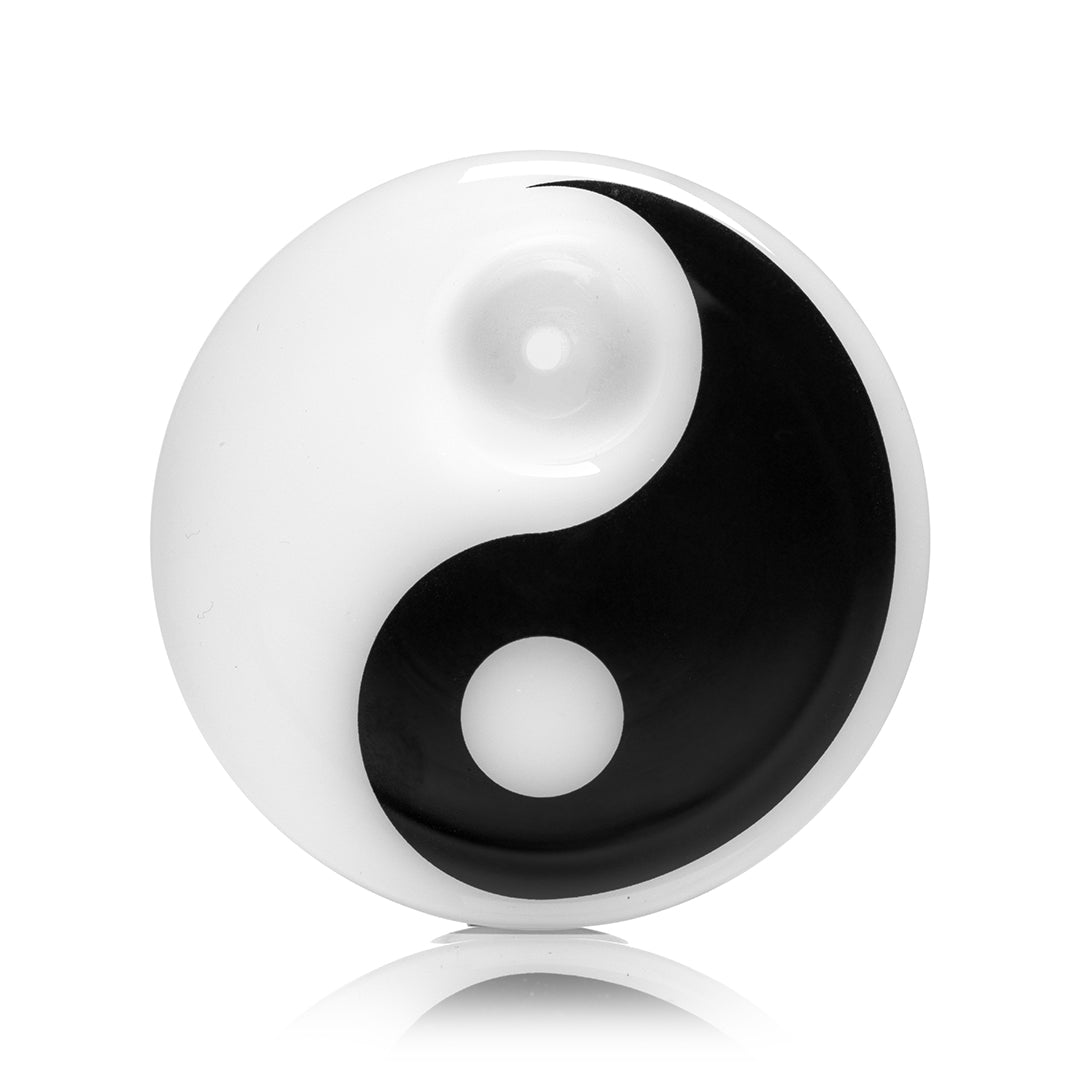 Hemper Zen Yin-Yang hand pipe, round black and white glass disc with the yin yang symbol