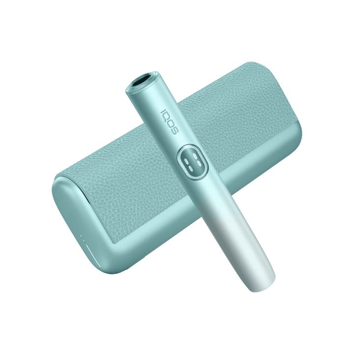 IQOS ILUMA i PRIME Breeze Blue holder laid diagonally across the closed pocket charger