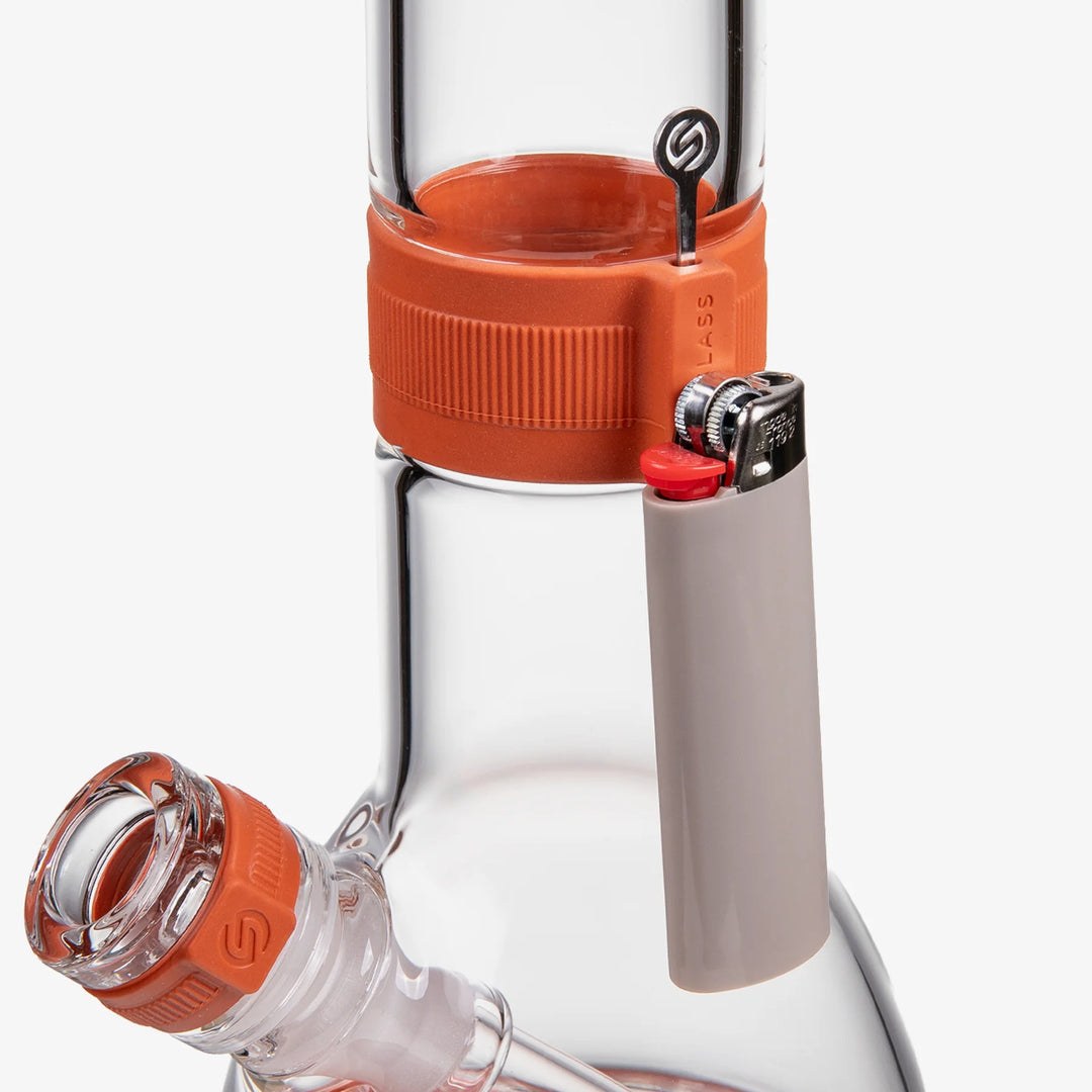Detail of the magnetic lighter holder on the Sienna silicone neck band