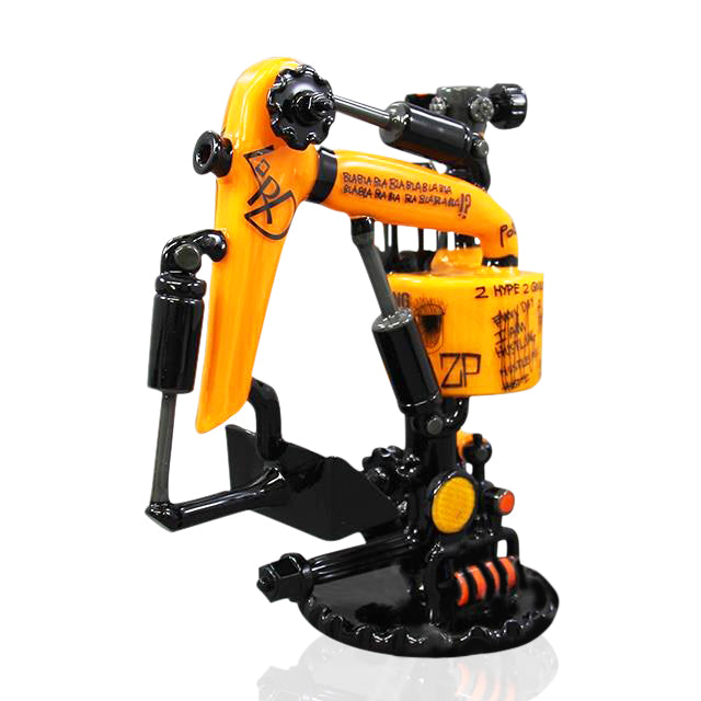 Front-facing mouthpiece integrated into crane arm detail