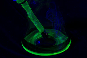 Illadelph glass - Rick N' Morty Glycerin Coil Medium Beaker (#8/10) Illuminati glow in the dark bong 