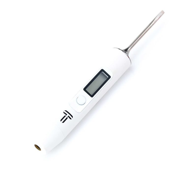 Terpometer Infrared LE White with titanium dab tool and digital display, designed for accurate temperature control during dabbing.