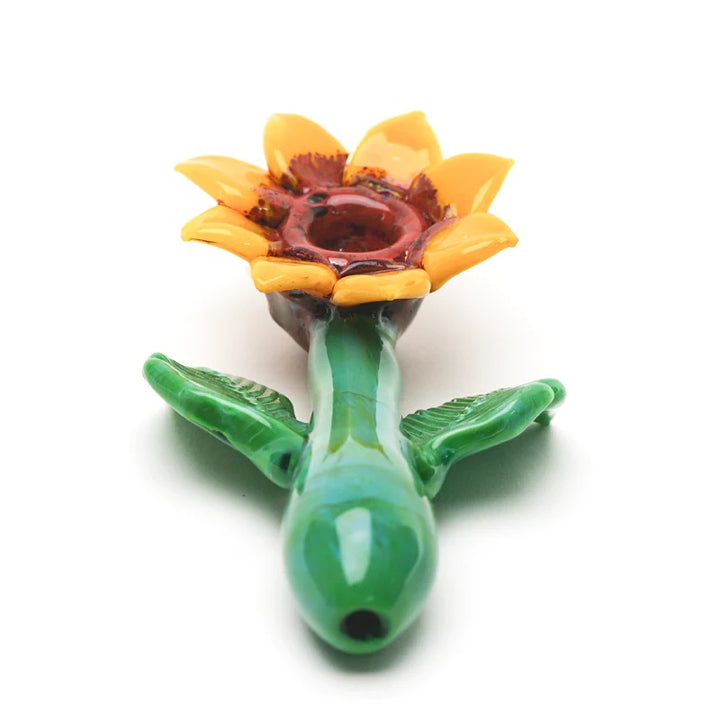 Empire Glassworks Sunflower Pipe — sunflower petal detail