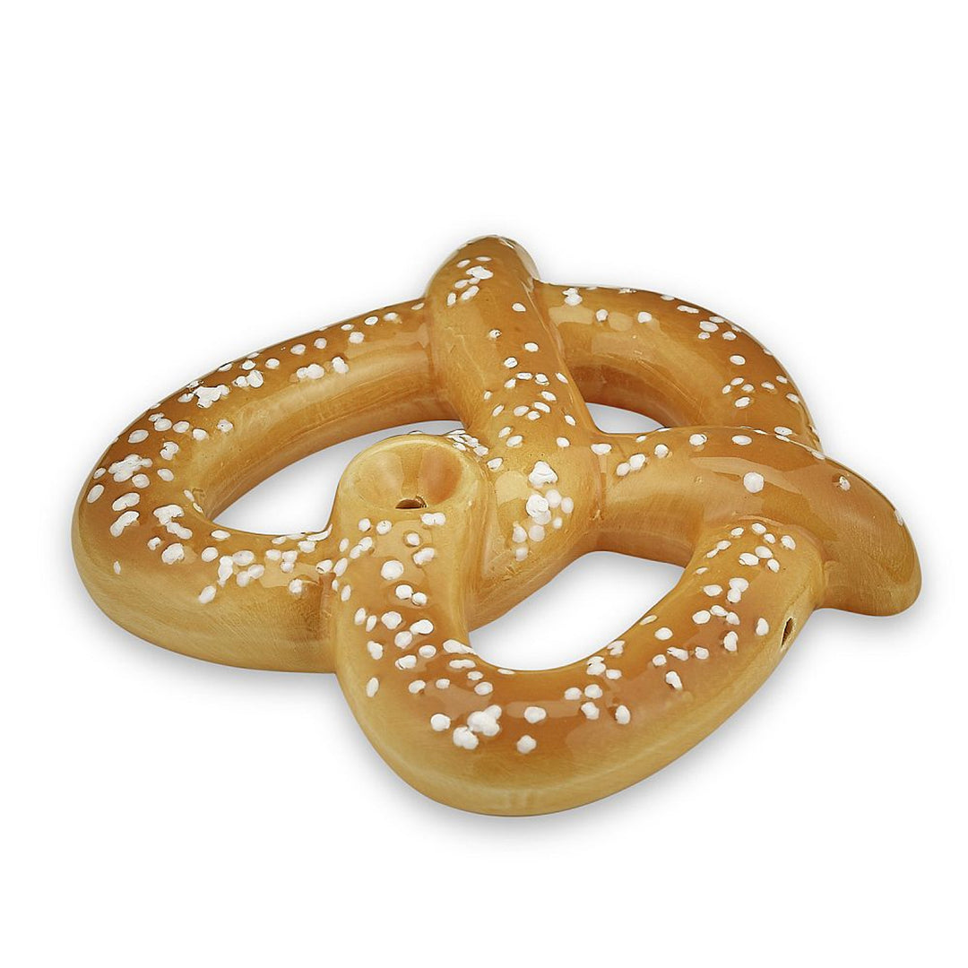 Fashioncraft Pretzel Pipe — sculpted novelty hand pipe shaped like a pretzel