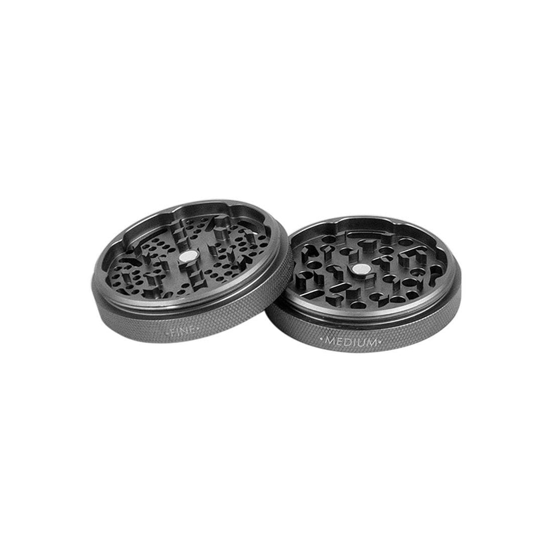 Ryot Kannastor GR8TR V2 Grinder Matte Silver Gunmetal plates detail